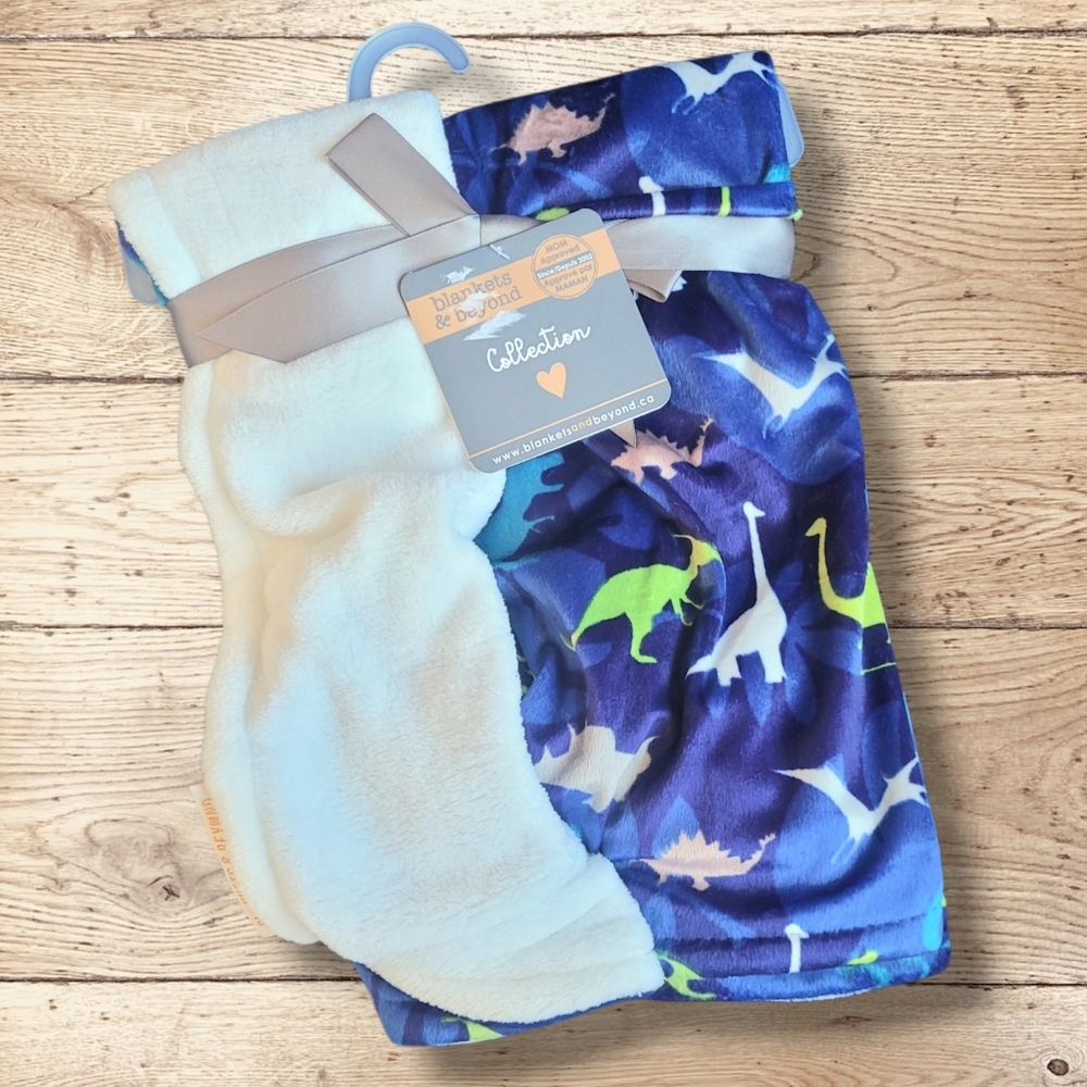 NWT Blankets And Beyond Plush Blue Dinosaur Print Blanket